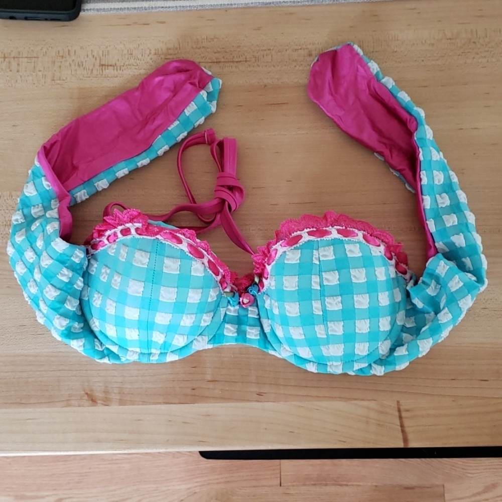 BEACH BUNNY GINGHAM BIKINI TOP